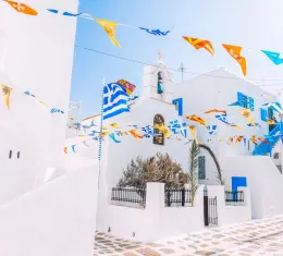 Découvrez 8 infos insolites sur les îles des Cyclades en Grèce.